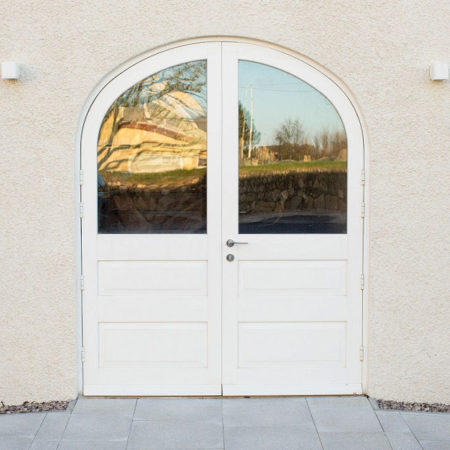 arched timber entrance doors twry felin hotel in gower